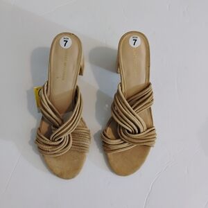 Stuart WeitzmanTwist Block Heel Suede‎ Sandals NWOB Size 7